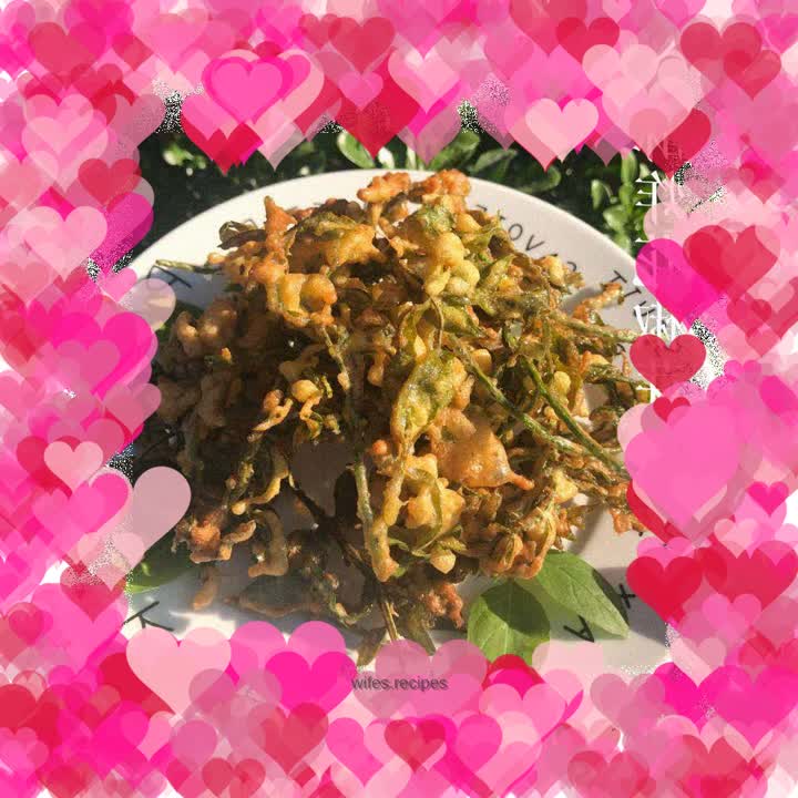 Three steps to prepare crispy fried peppercorn sprouts