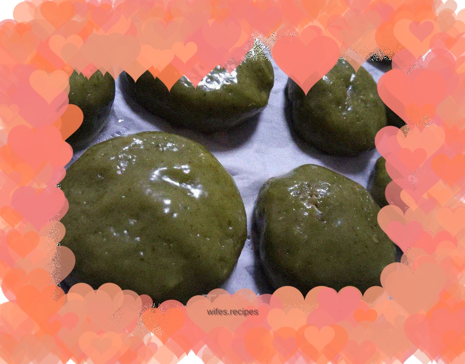 Coconut and sesame sugar moxa leaf glutinous rice cake