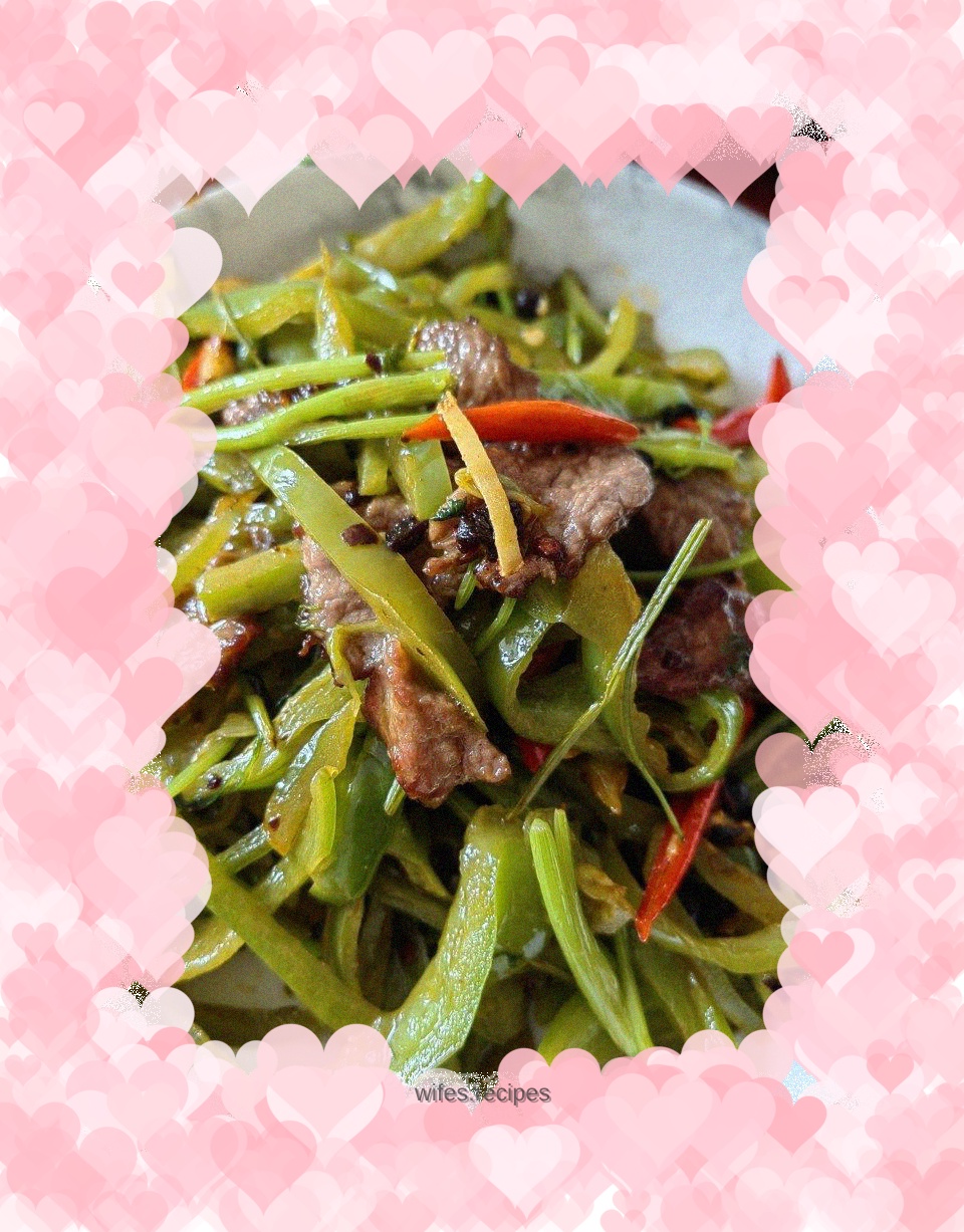 Stir-fried beef with tender pepper