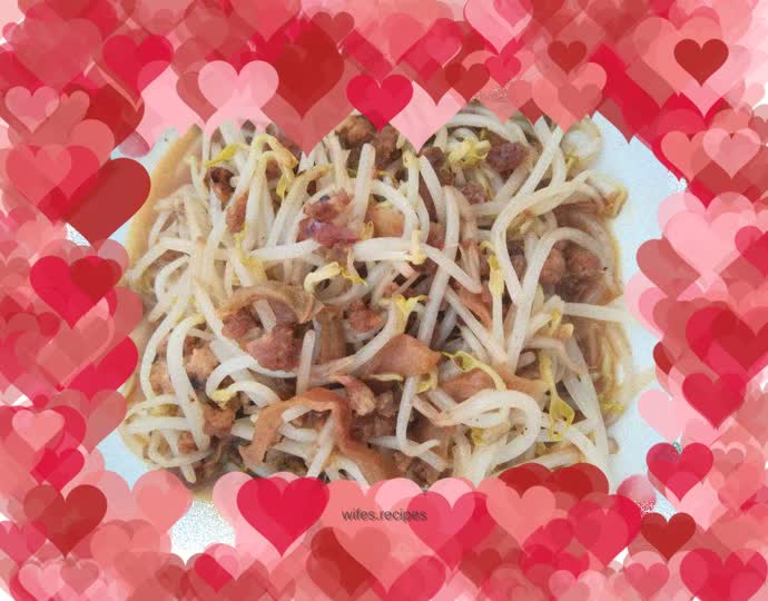 Stir-fried minced pork with bean sprouts