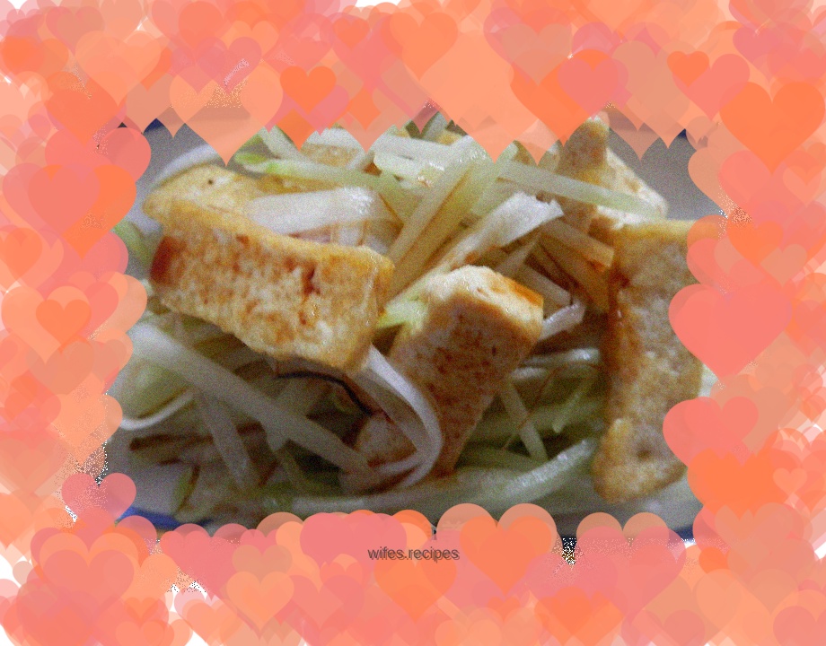 Shredded green bamboo shoots and fried tofu