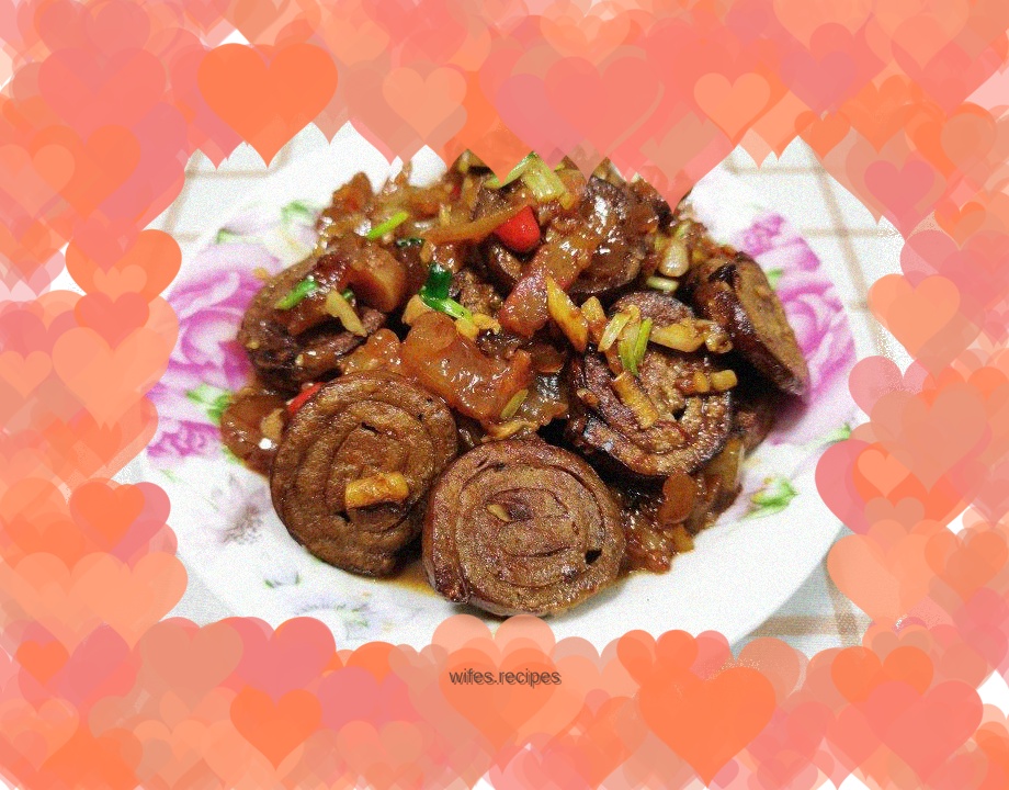 Thousands of pieces of beef tendon burned with mold