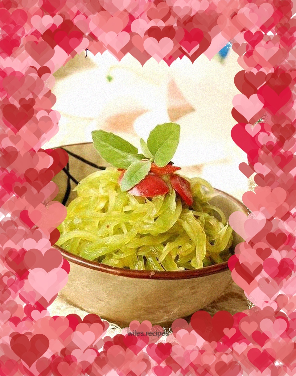 Shredded red oil lettuce