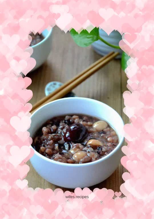 Longan, red dates and lotus seed porridge