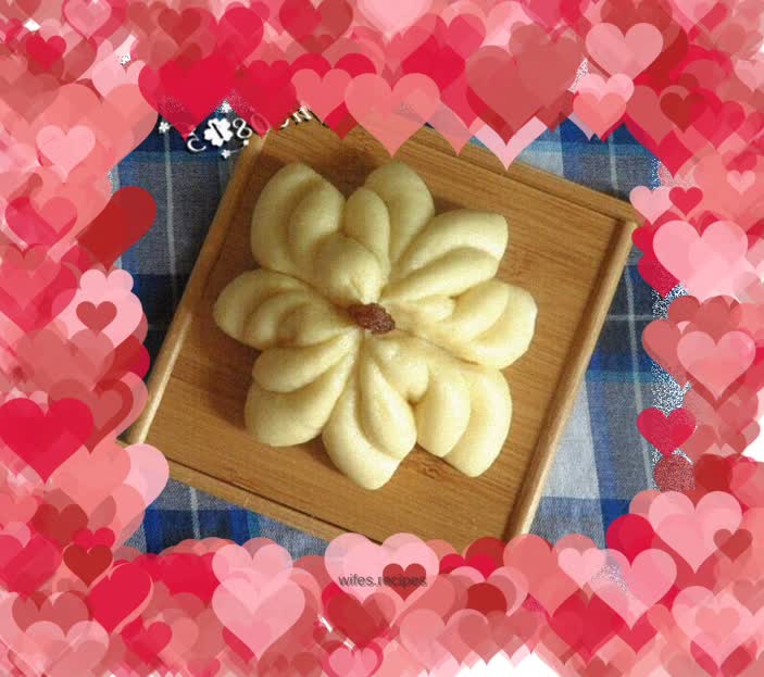 Blooming chrysanthemum steamed buns