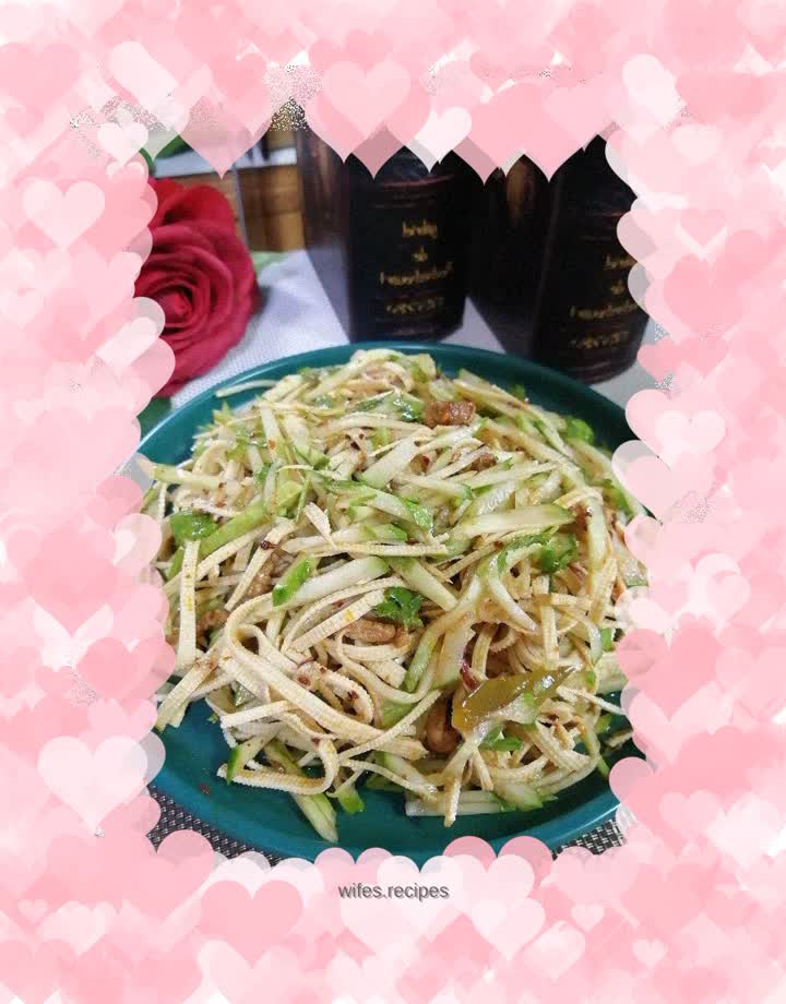 Shredded pork mixed with cucumber and bean curd