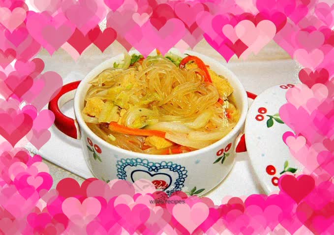 Cabbage and frozen tofu stewed vermicelli