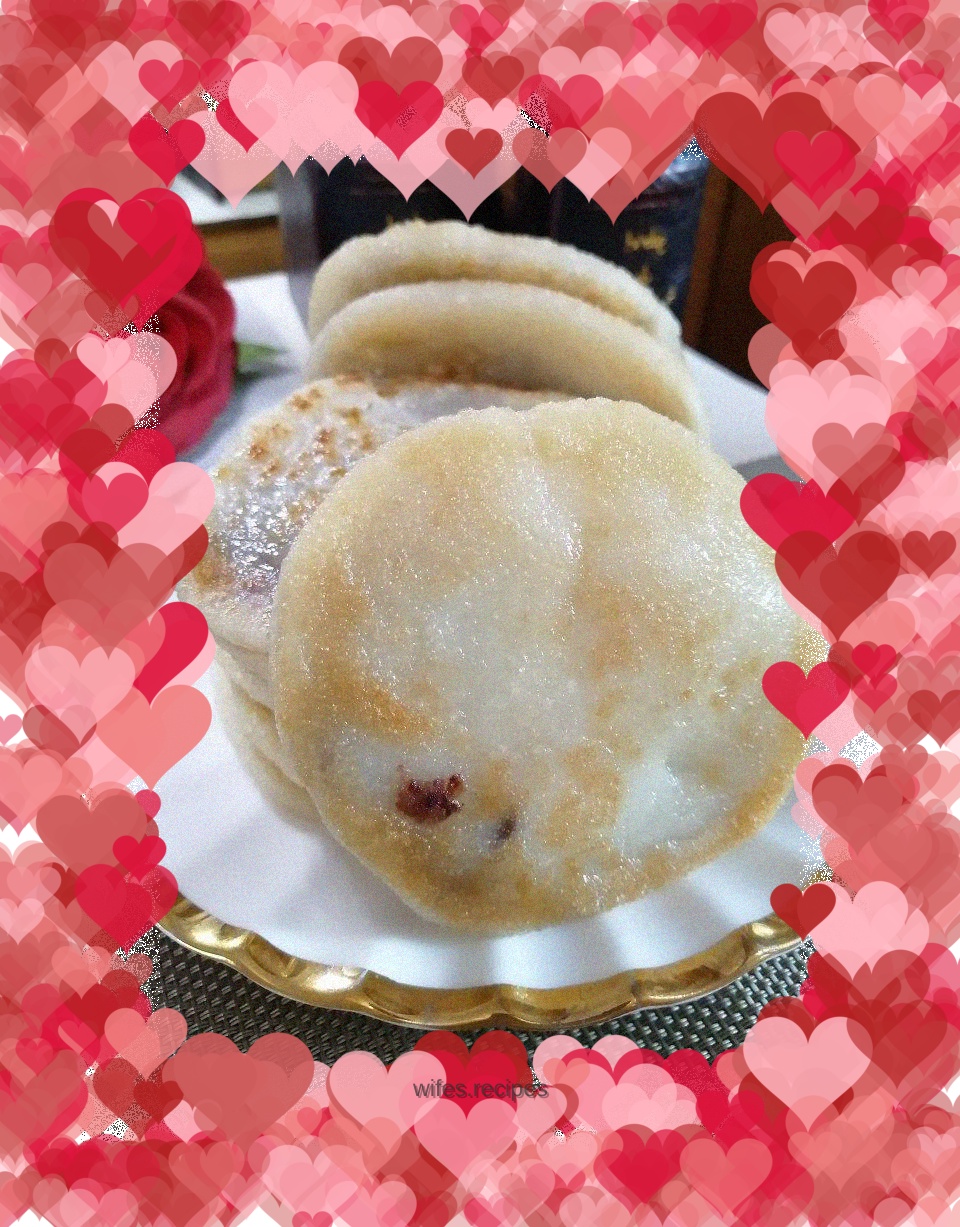 Glutinous rice and bean paste cake