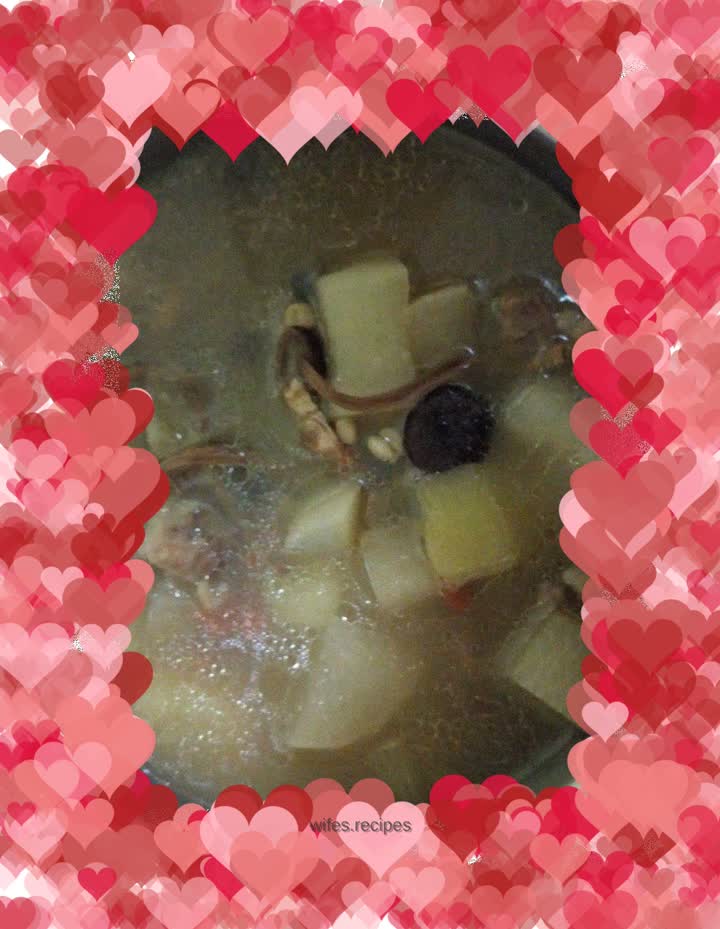 Warming mutton, wolfberry and tea mushroom soup