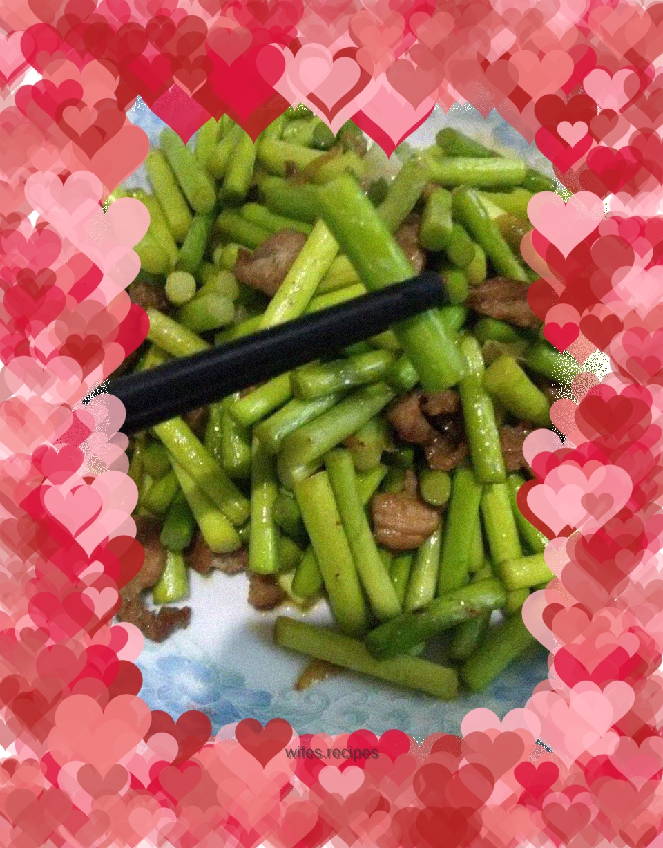 Stir-fried pork with garlic sprouts