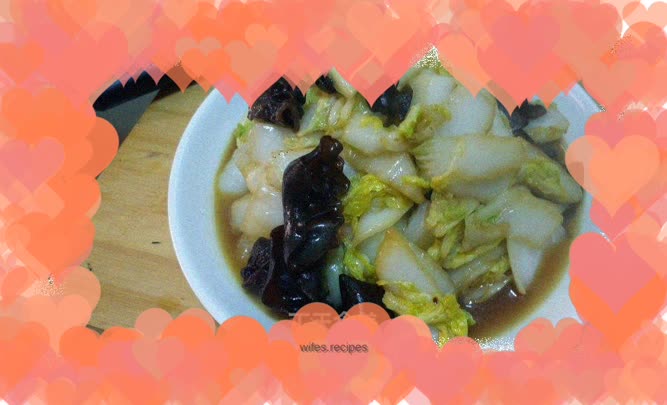 Black and white cabbage (fried fungus with cabbage)