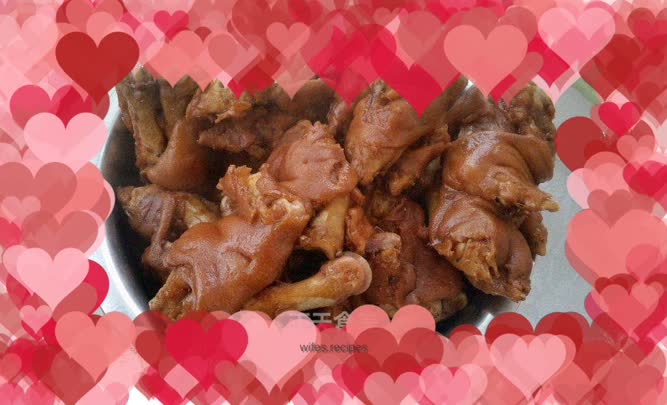 Braised pork trotters and pork knuckles