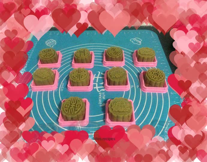 Matcha red bean mooncake