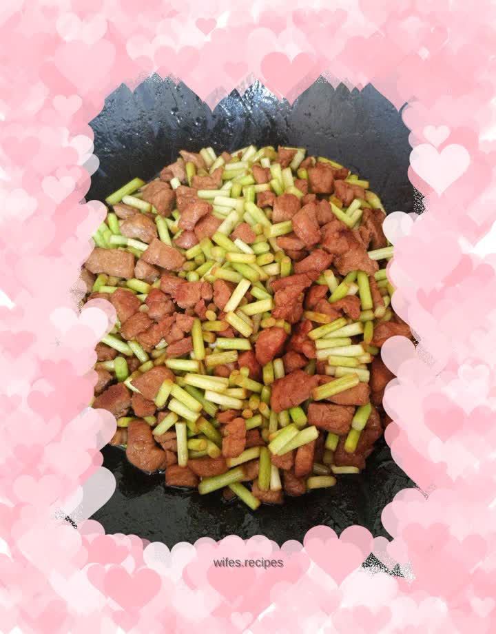 Stir-fried pork with garlic