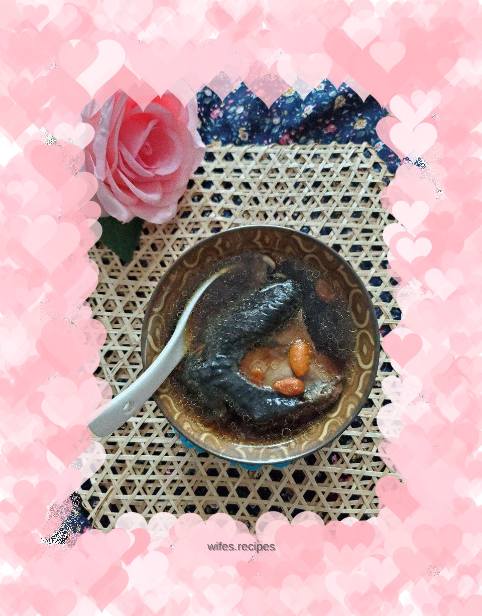 Black-bone chicken stewed with Shiquan Dabu soup