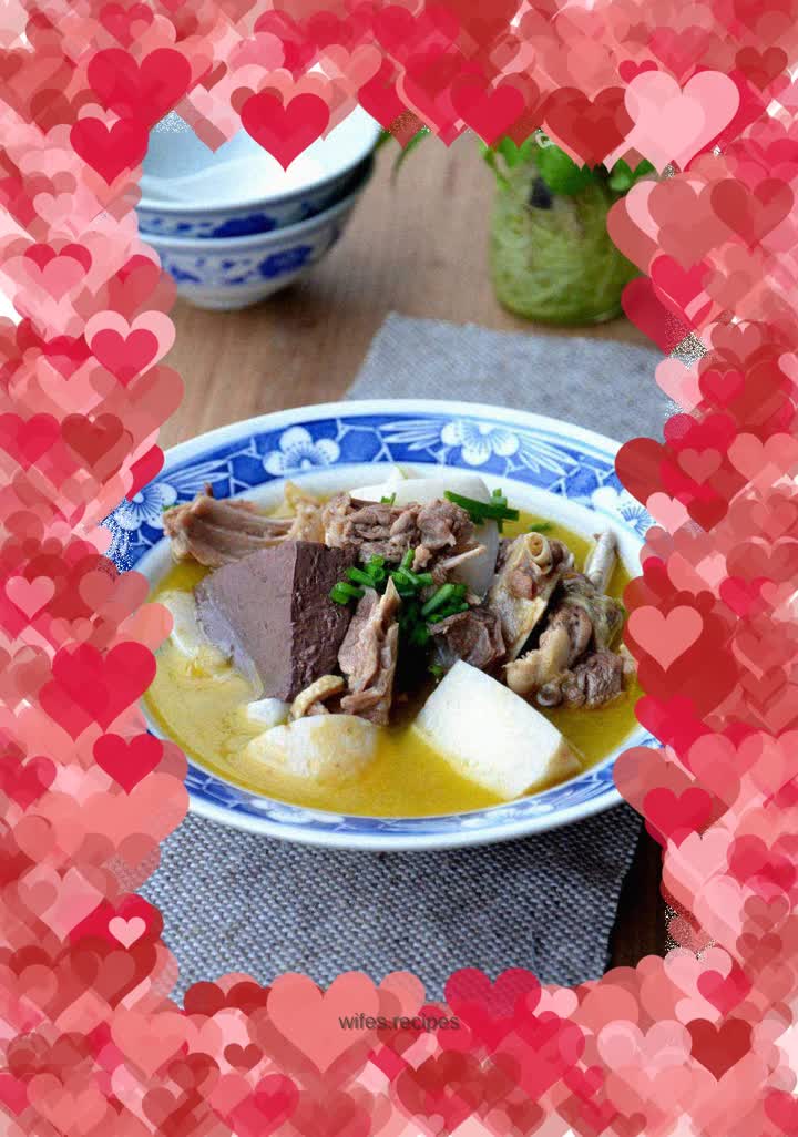 Grass duck and taro soup