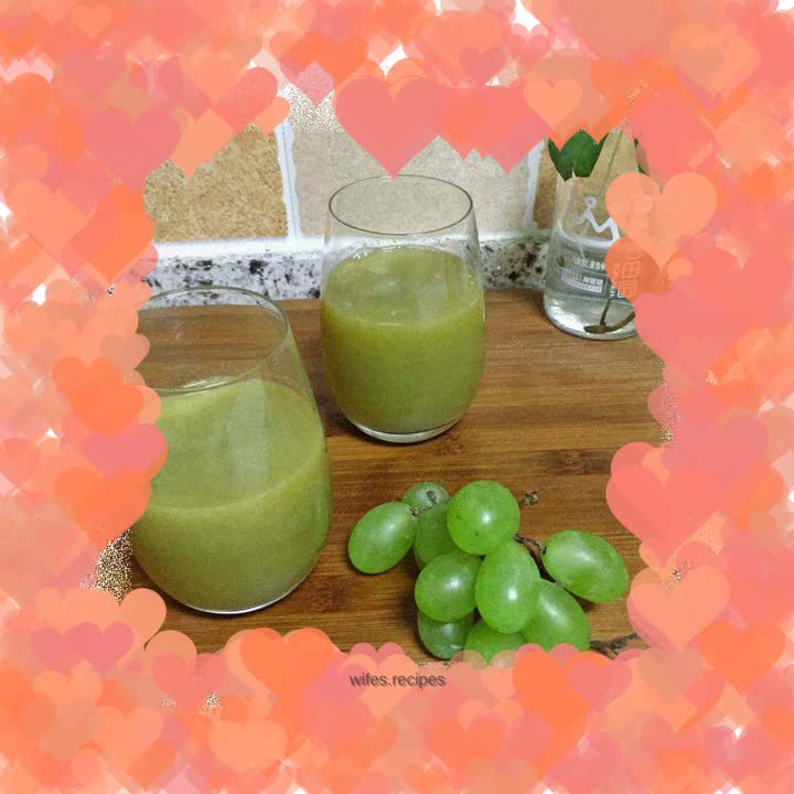 Freshly squeezed honey grape juice