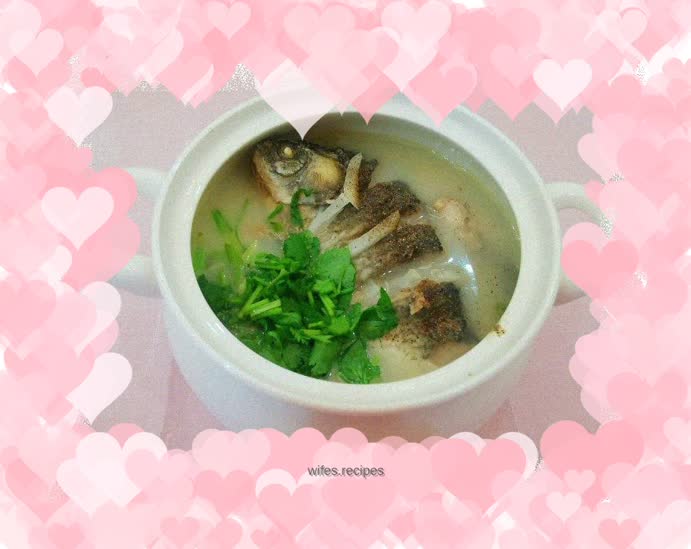 Crucian carp and radish soup
