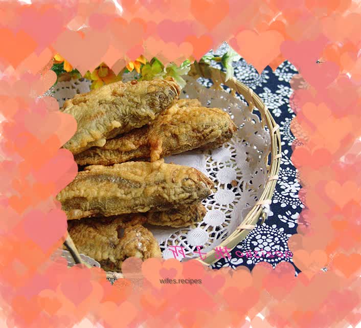 Dry fried small yellow croaker