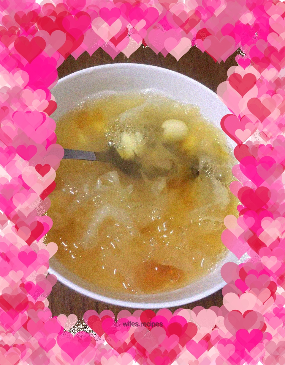 Peach Gum and Tremella Soup