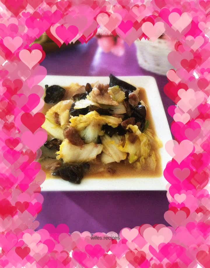 Stir-fried pork slices with cabbage and fungus