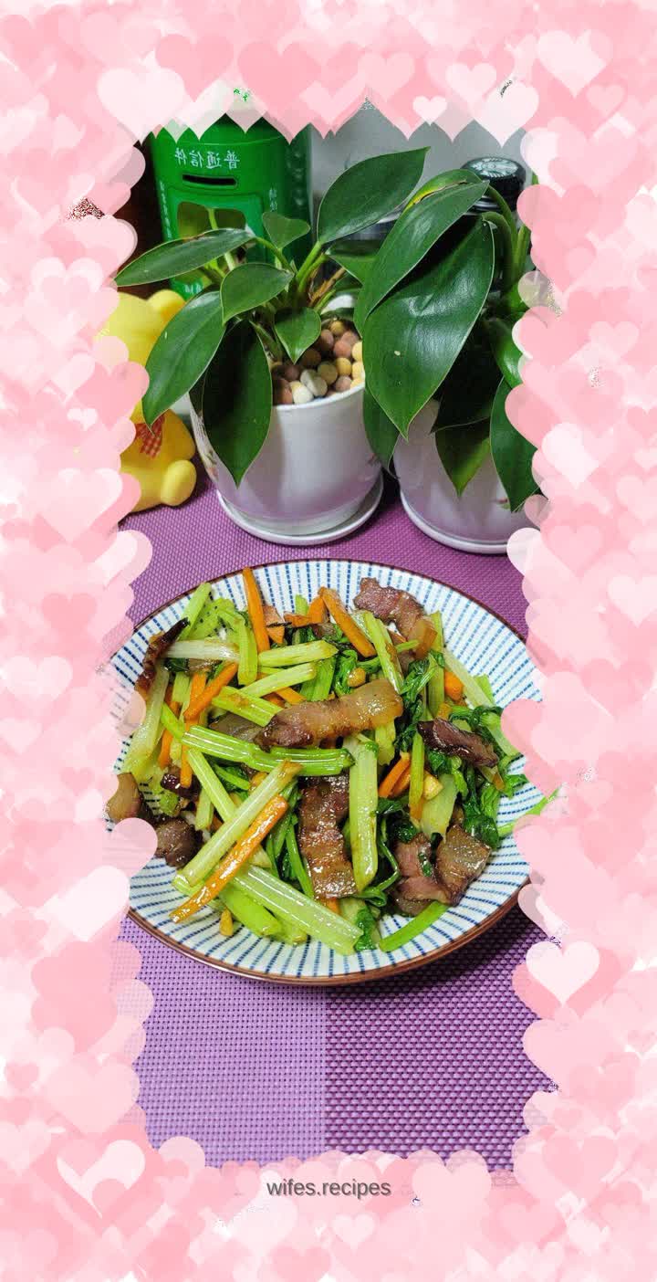 Stir-fried bacon with parsley