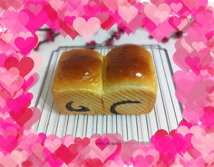 Black sesame two-color toast