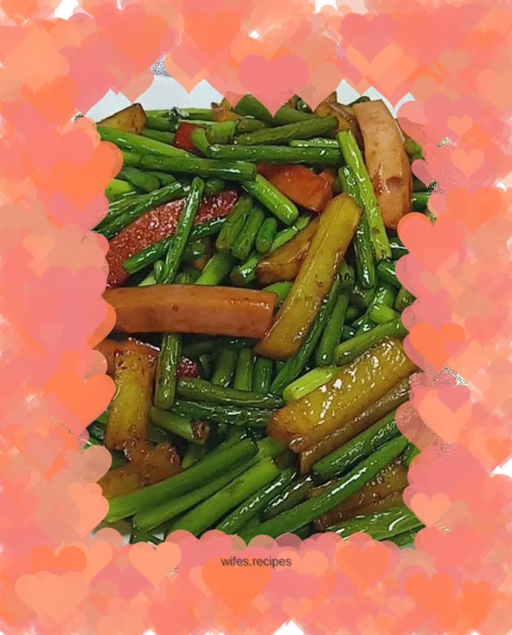 Stir-fried ham with garlic sprouts and potato strips