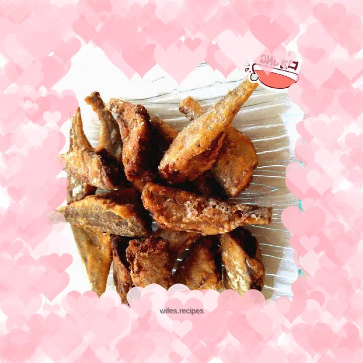 Crispy fried small yellow croaker