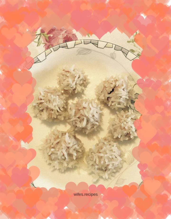 Pearl meatballs, preserved egg and lean meat porridge