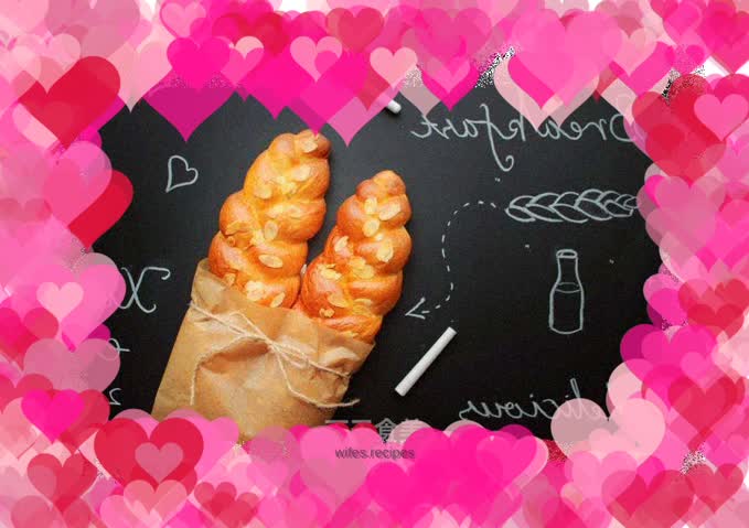 Three-strand braided bread