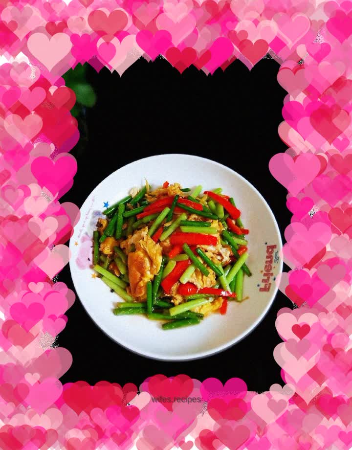 Fried eggs with garlic