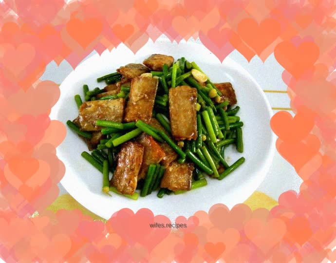 Sliced fish with garlic sauce