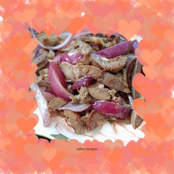 Fried lamb kidneys with onions
