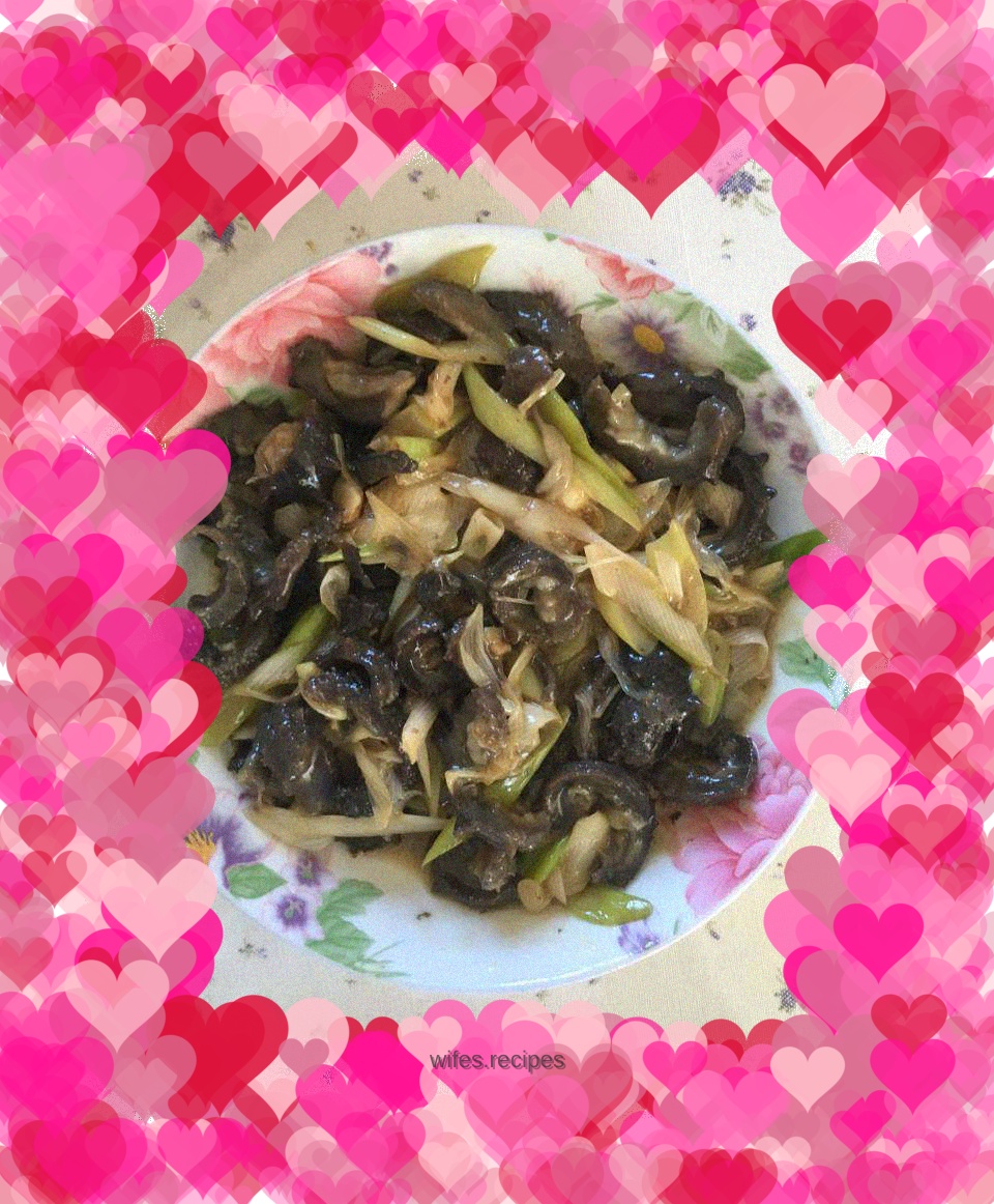 Grilled sea cucumber with green onions