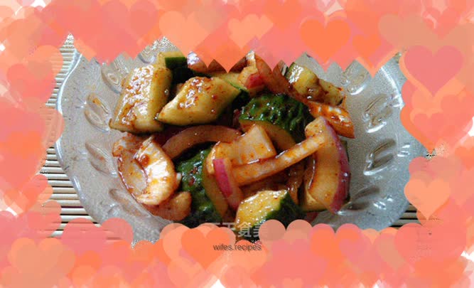 Onion mixed with cucumber