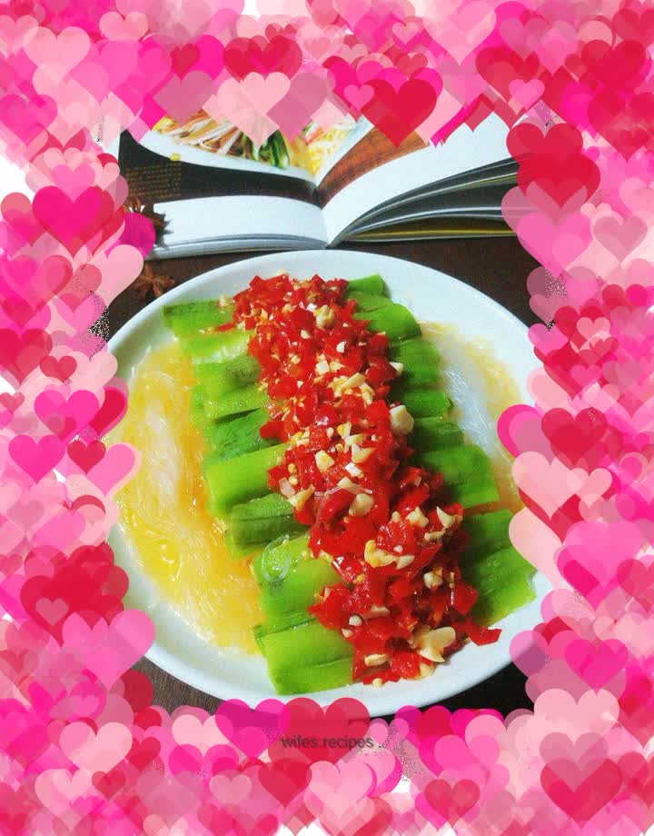 Steamed loofah with minced pepper vermicelli
