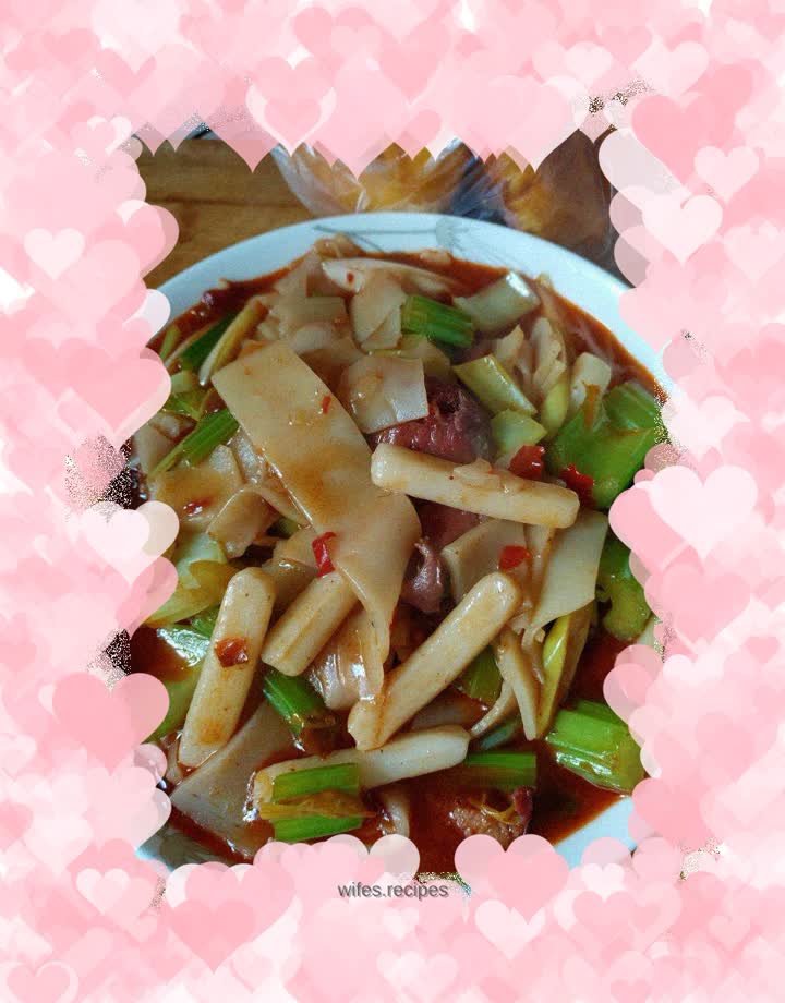 Fried rice noodles with cold skin