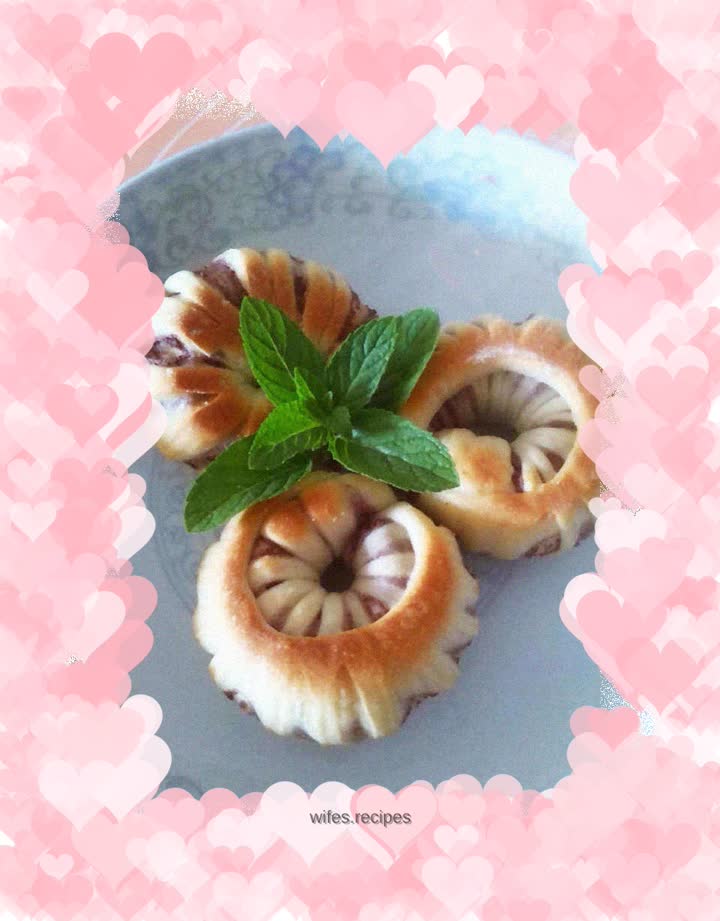 Fancy red bean paste bread