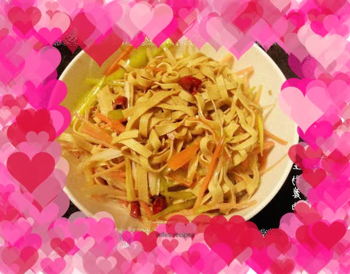 Simple vegetarian dish--[Colorful Scallion Oil Bean Skin]