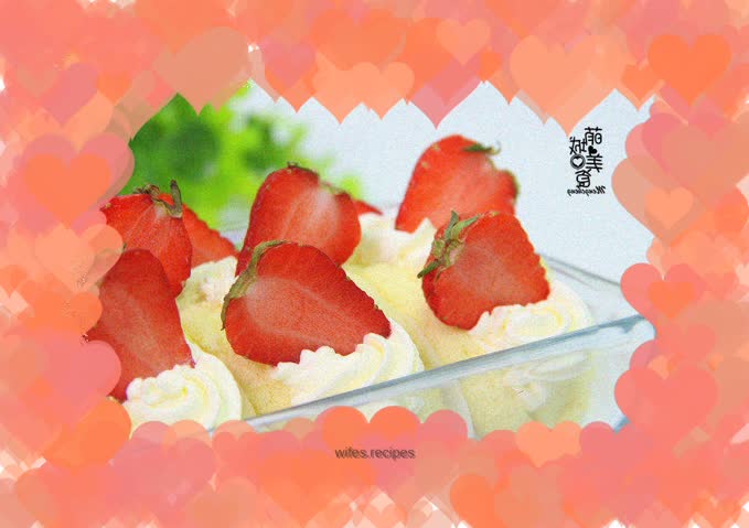 The popular Korean strawberry cake roll