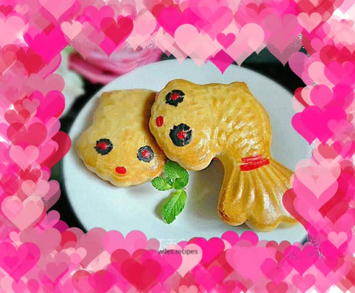 Goldfish bean paste mooncake