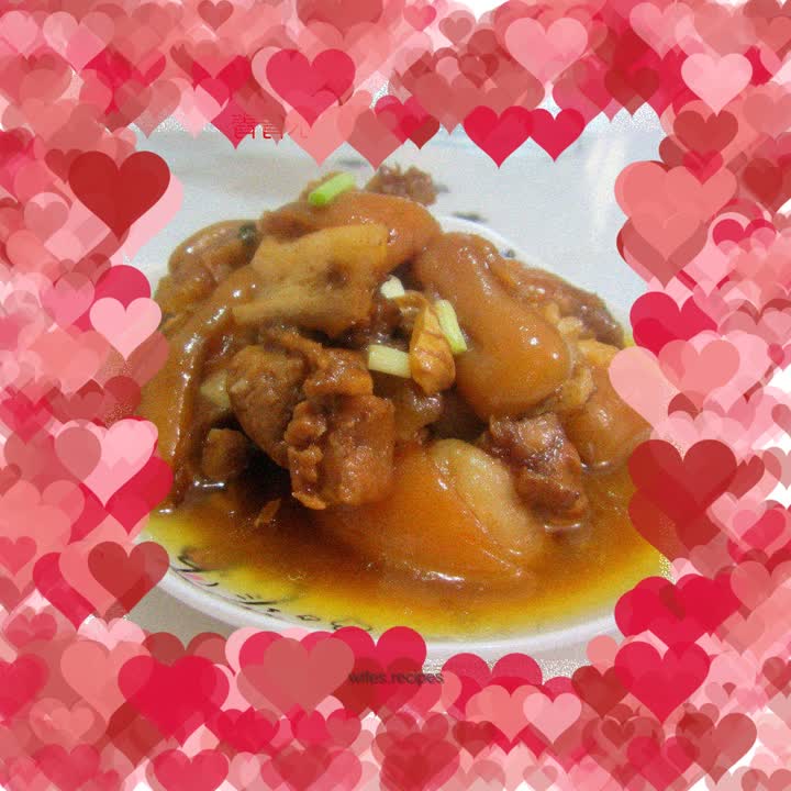 Sauce-flavored pork trotters