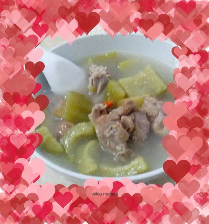 Bitter melon and pork bone soup