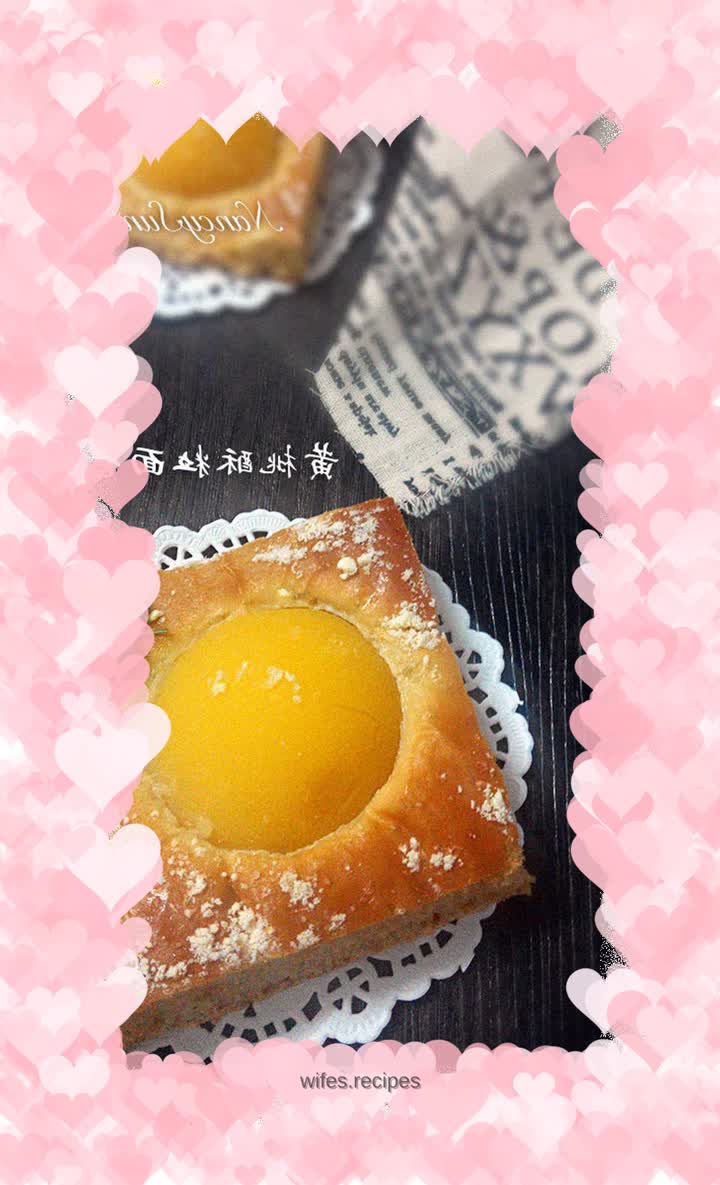 Yellow peach crispy bread