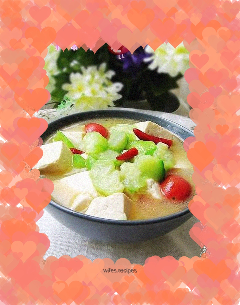 Luffa and tofu soup