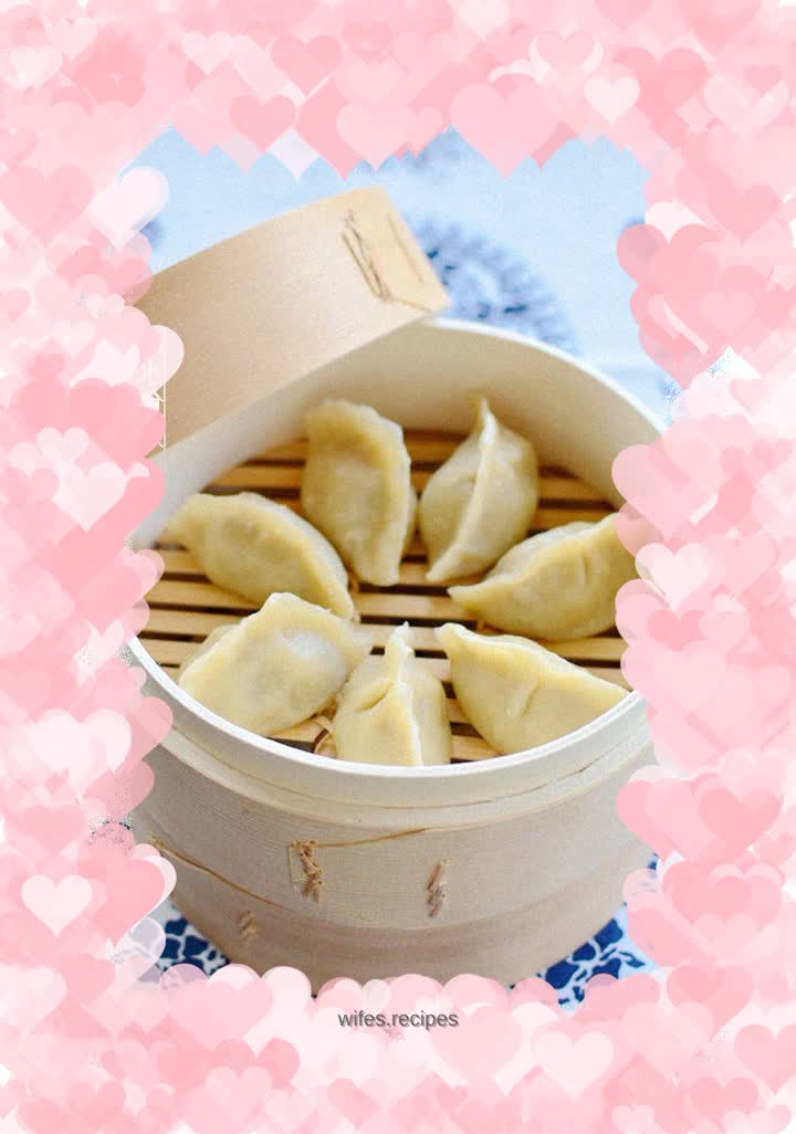 Hot noodle steamed dumplings with glutinous wheat skin