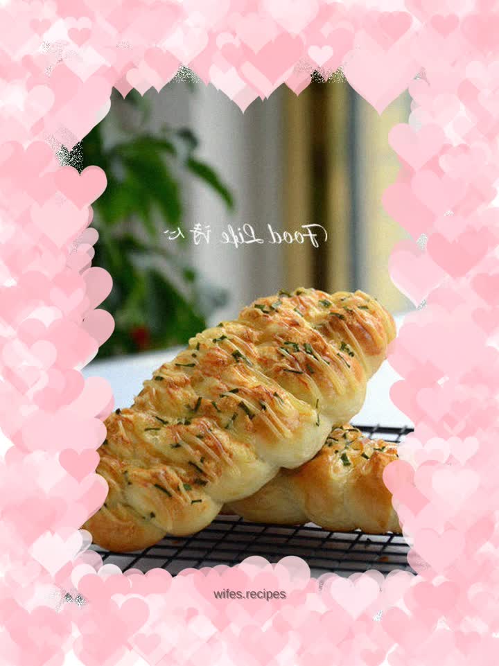 Recommended breakfast staple---chives and meat floss bread