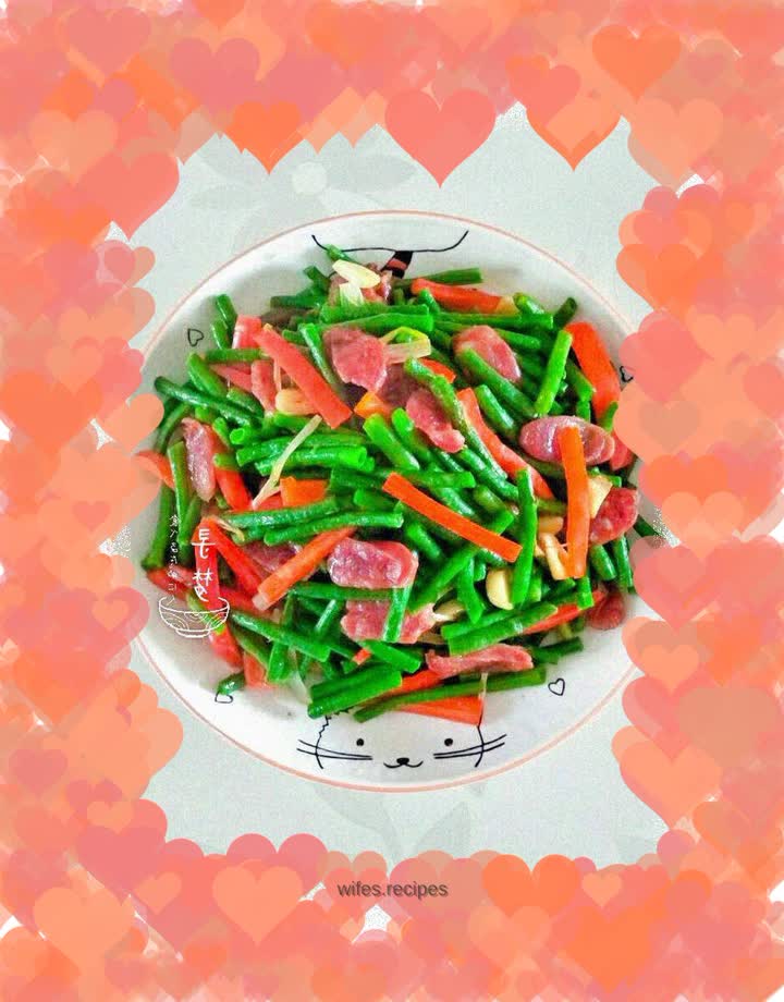 Stir-fried sausage with cowpeas and bell peppers