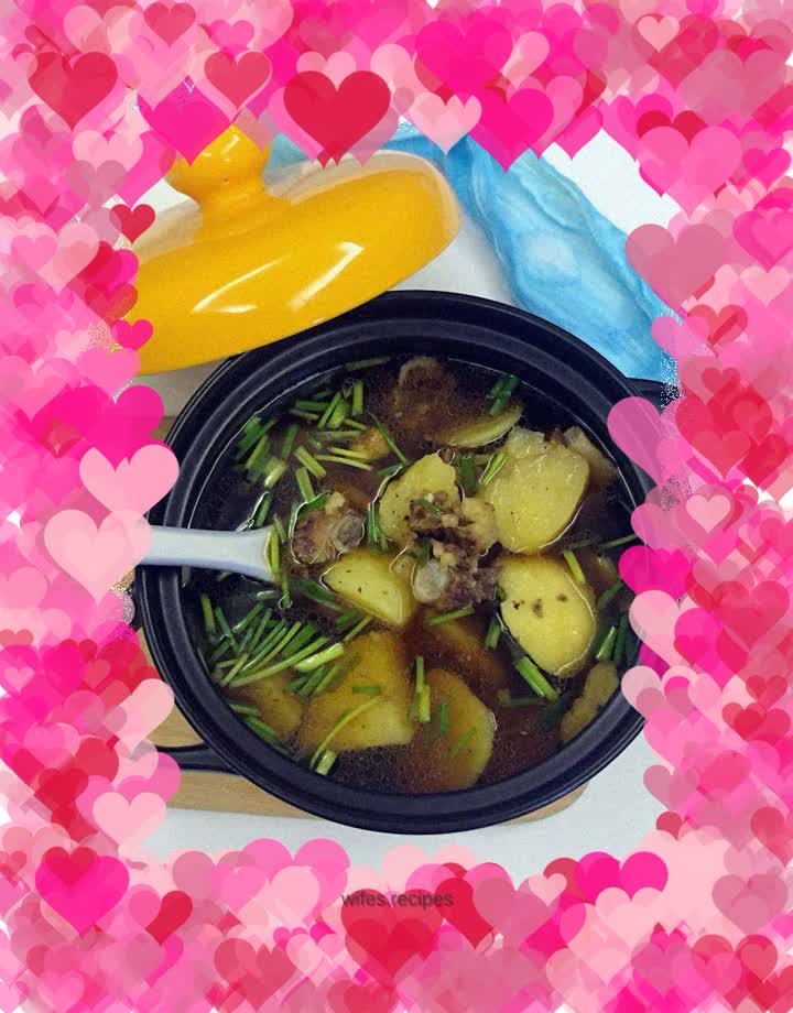 Steak stewed with potatoes